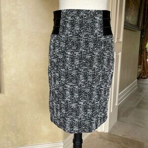Bebe Black & white tweed skirt